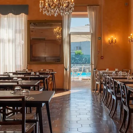 Maderno By Double Hospitality Otel 4*